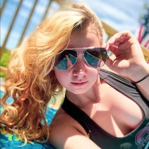 Meet your Posher, Rebecca